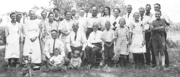 1922 reunion photo detail